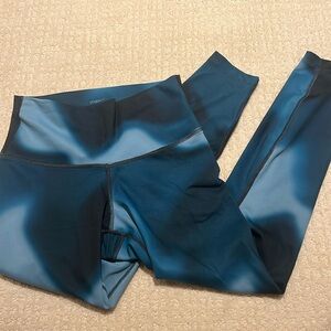 Nike yoga dri fit medium 3/4 legging black and turquoise
